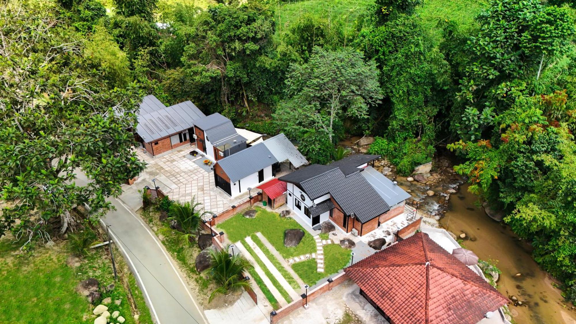 Casa Damai Janda Baik - Riverview Tiny House Бентонг Екстериор снимка